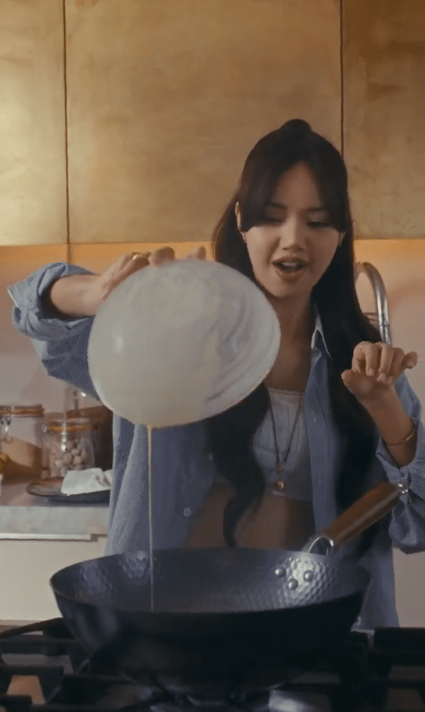 ลิซ่า BLACKPINK ทำอาหารใน Billions Club