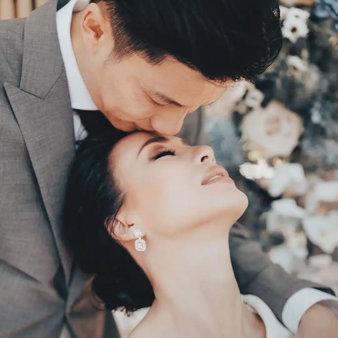 วาสนา 'รถเมล์ คะนึงนิจ' ถูกสามีเซอร์ไพร์ลกลางรายการ เผยความหมายช่อดอกไม้สุดซึ้ง