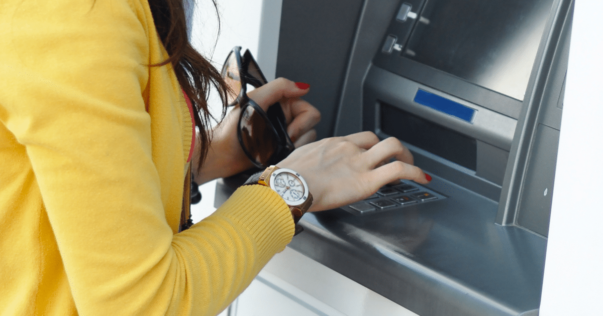 วิธียืนยันตัวตนเมื่อฝากเงินผ่านตู้ CDM