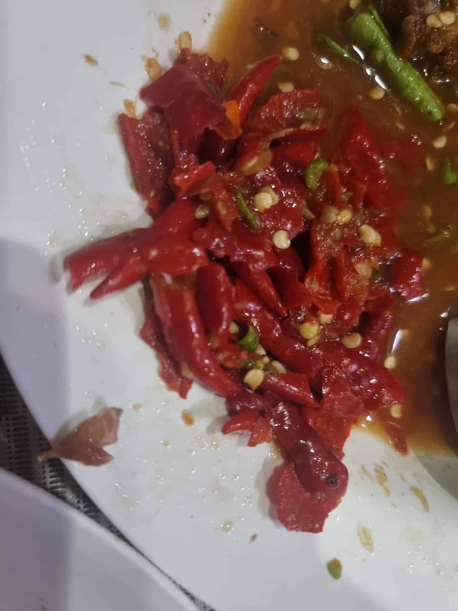 สั่งส้มตำถั่วพริก 3 เม็ด แม่ค้าใส่มาเกือบทั้งไร่