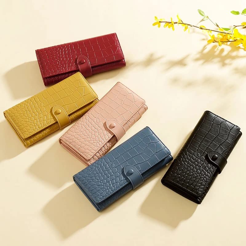 สีกระเป๋าสตางค์ประจำวันเกิด ปี 2567