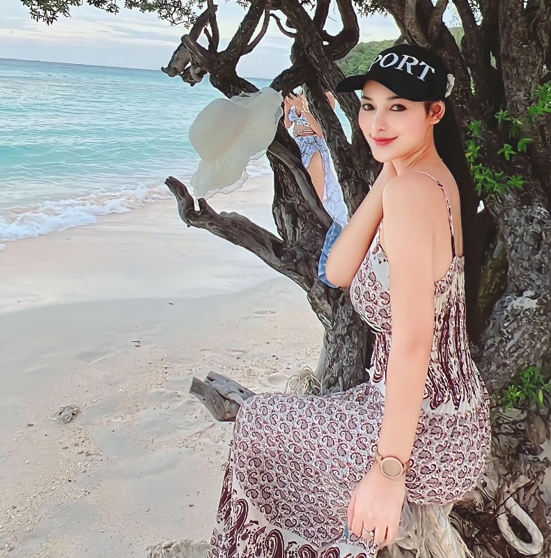 อ๋อมแอ๋ม ละมัย แสงทอง