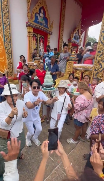 ฮายอาภาพร แห่กฐิน เลขเด็ด 2566