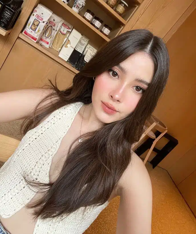 นิกกี้ นิโคล มีดีกรีการศึกษาไม่ธรรมดา