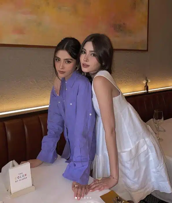 นิกกี้ นิโคล เกิดและโตที่ฮ่องกง