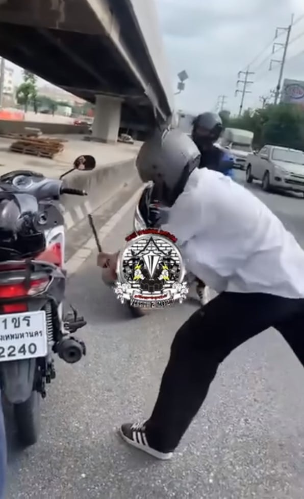 เด็กอาชีวะไถเสื้อช็อป