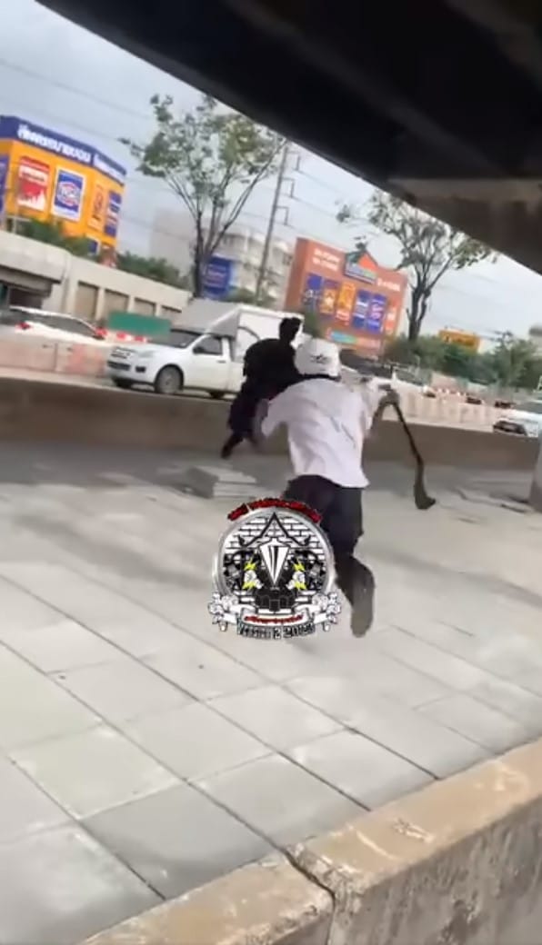 เด็กอาชีวะไถเสื้อช็อป