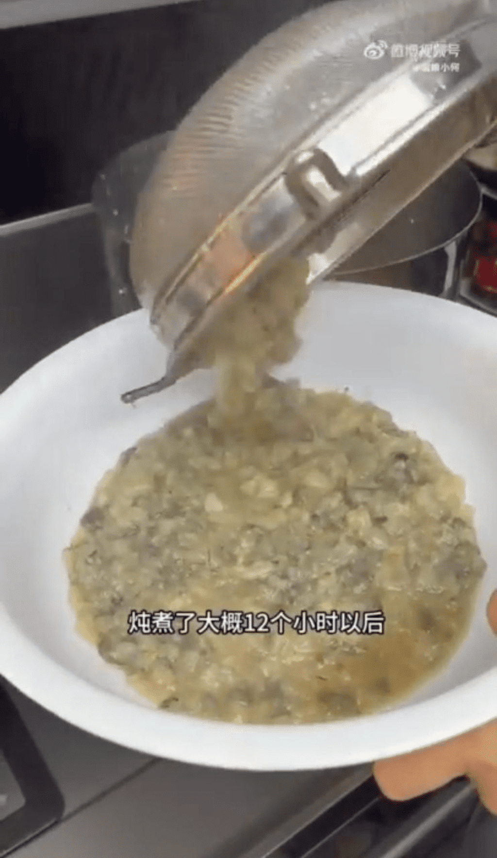 เน็ตไอดอลจีน ทำอาหารจากจระเข้