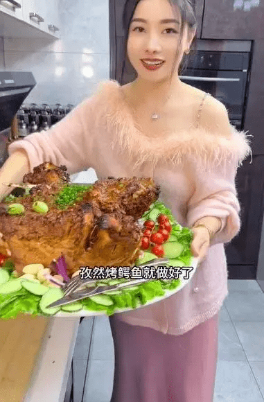 เน็ตไอดอลจีน หั่นจระเข้