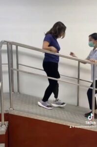 เปิดภาพ เหยื่อทางเลื่อนดอนเมือง ชีวิตกลับมาสดใส ฝึกเดิน-ว่ายน้ำด้วยขาเดียวได้แล้ว