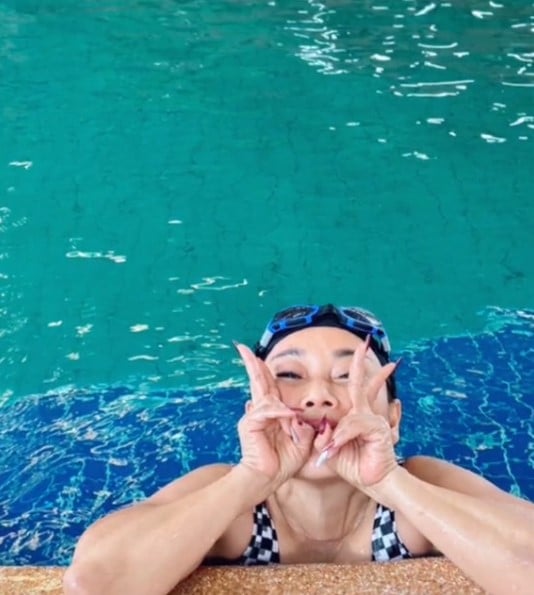 เปิดภาพ เหยื่อทางเลื่อนดอนเมือง ชีวิตกลับมาสดใส ฝึกเดิน-ว่ายน้ำด้วยขาเทียมได้แล้ว