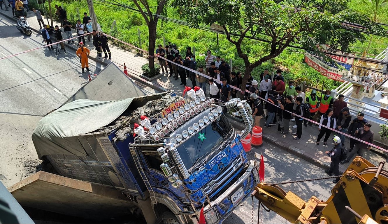 เลขทะเบียนรถบรรทุกตกหลุมซอยสุขุมวิท