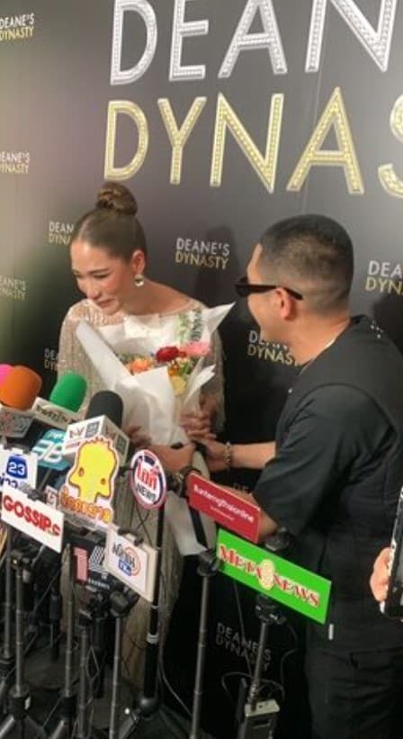 โต้ง ทูพี มอบดอกไม้ พลอย