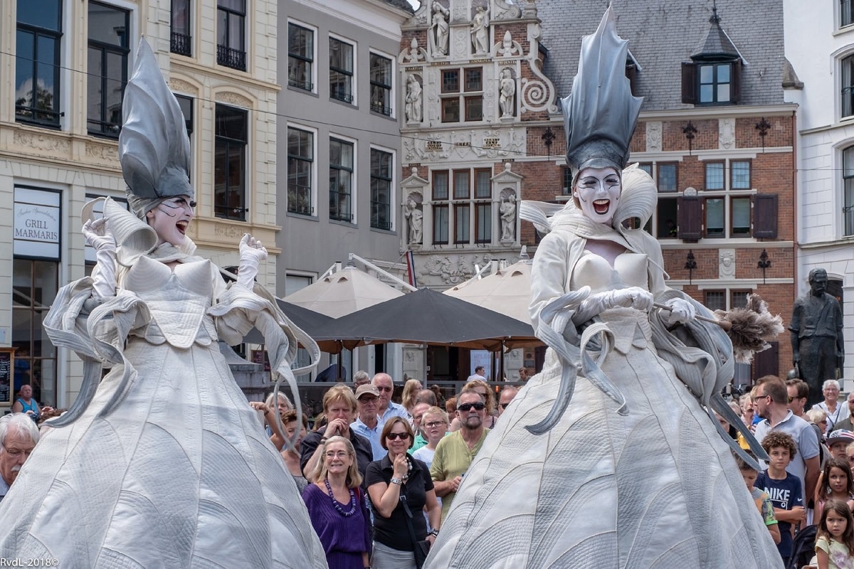 โชว์ชุดพิเศษ Le Dame e La Serva _ Pappagalli จากประเทศเนเธอร์