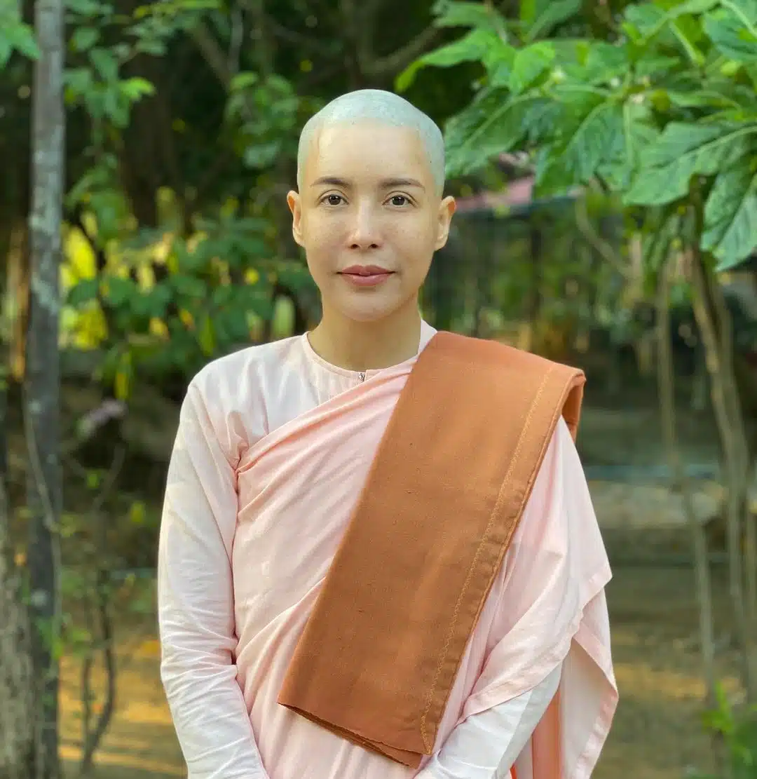 ร่วมอนุโมทนาบุญ 'กิ๊ก มยุริญ' เดินทางสายบุญอีกครั้งในวันนี้ โกนหัวบวชชี ณ พม่า อ