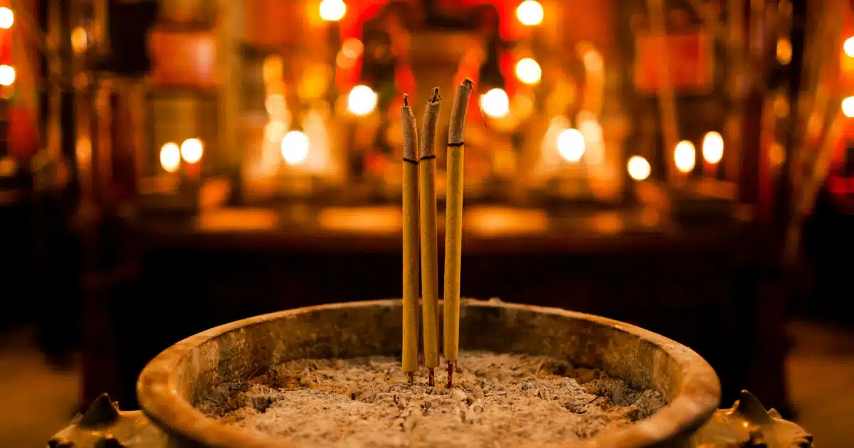 ความเชื่อ ปักธูปกลับหัว