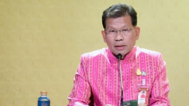 นายคารม พลพรกลาง