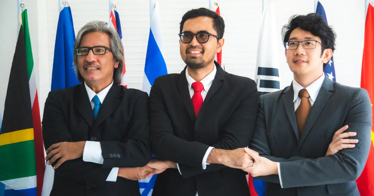 เงินเดือนนักการทูต คุณวุฒิปริญญาตรีขึ้นไปทุกสาขา เช็กอัตรารายได้สูง-ต่ำ