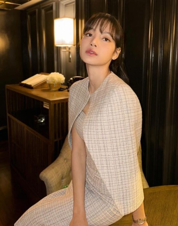 ลิซ่า ชุดผ้าไทย