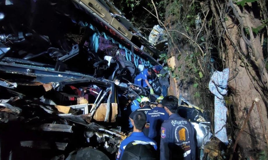 อุบัติเหตุรถทัวร์เสียหลัก ทับสะแก