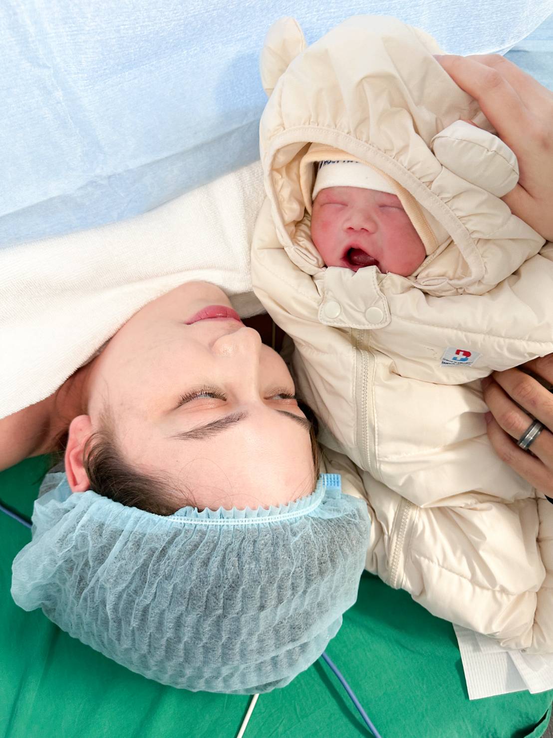 ร่วมยินดี 'เต๊ะ ศตวรรษ' เป็นคุณพ่อเต็มตัว ภรรยาคลอดลูกสาว 'น้องยาดาห์' แล้ววันนี้