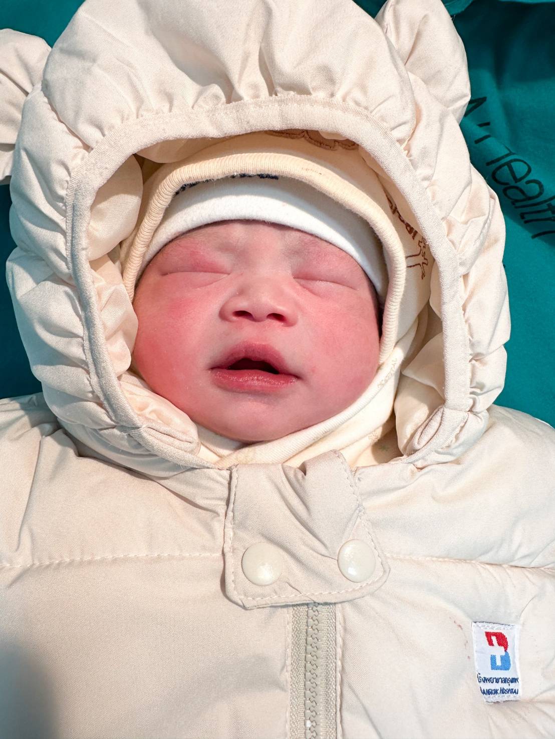 ร่วมยินดี 'เต๊ะ ศตวรรษ' เป็นคุณพ่อเต็มตัว ภรรยาคลอดลูกสาว 'น้องยาดาห์' แล้ววันนี้