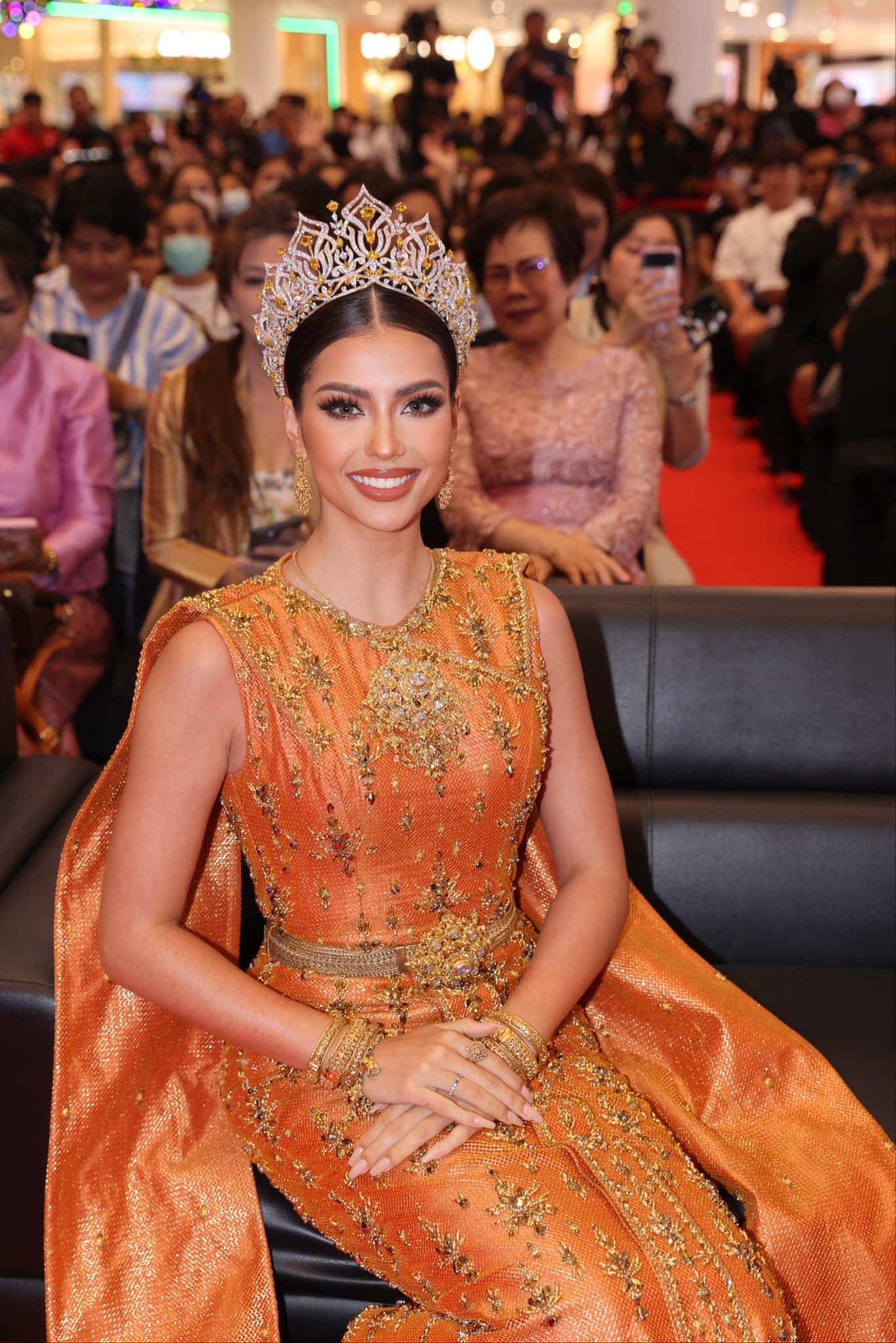 เปิดภาพแห่ 'แอนโทเนีย' กลับโคราช ฉลองใหญ่หลังคว้ารองอันดับ 1 Miss Universe 2023