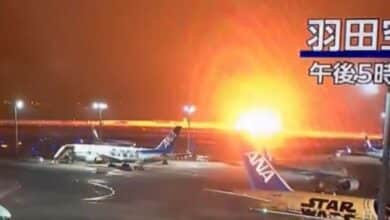 japan-airlines เครื่องบินไฟไฟม้