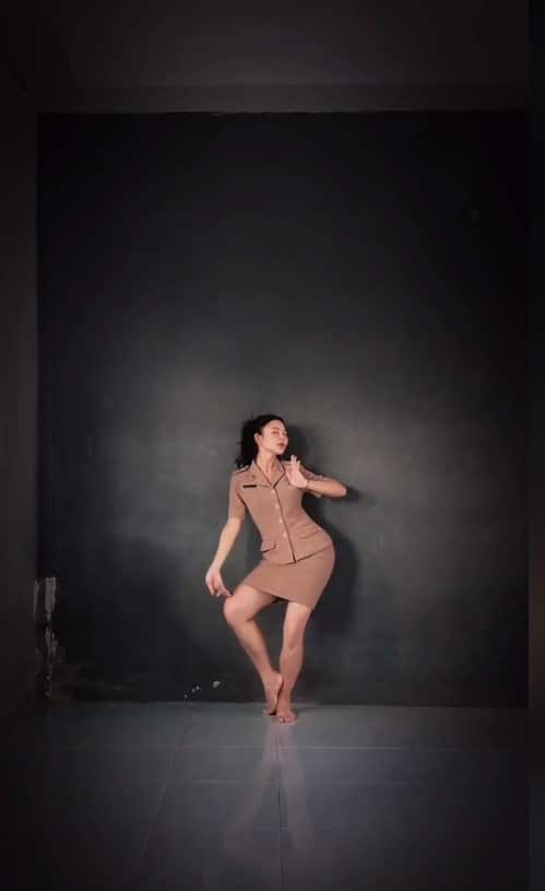 คลิป ครูนาฏศิลป์ รำชุดสีกากี