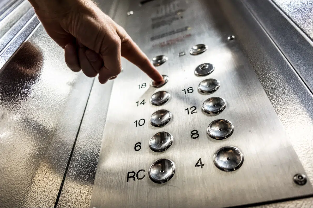 ติดลิฟต์