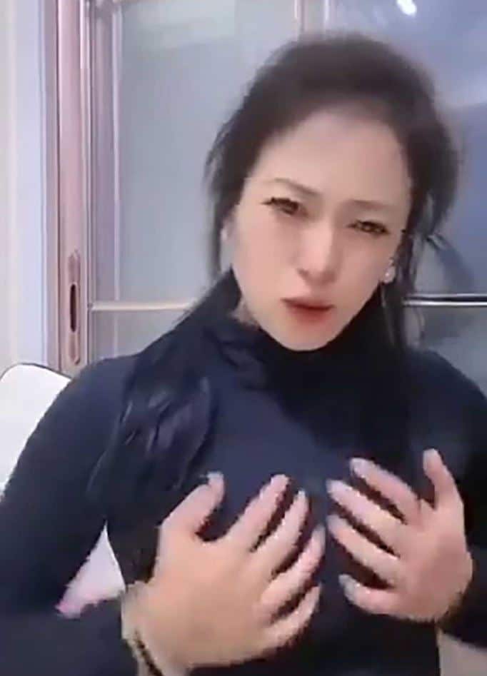 หญิงจีนนมปลอม