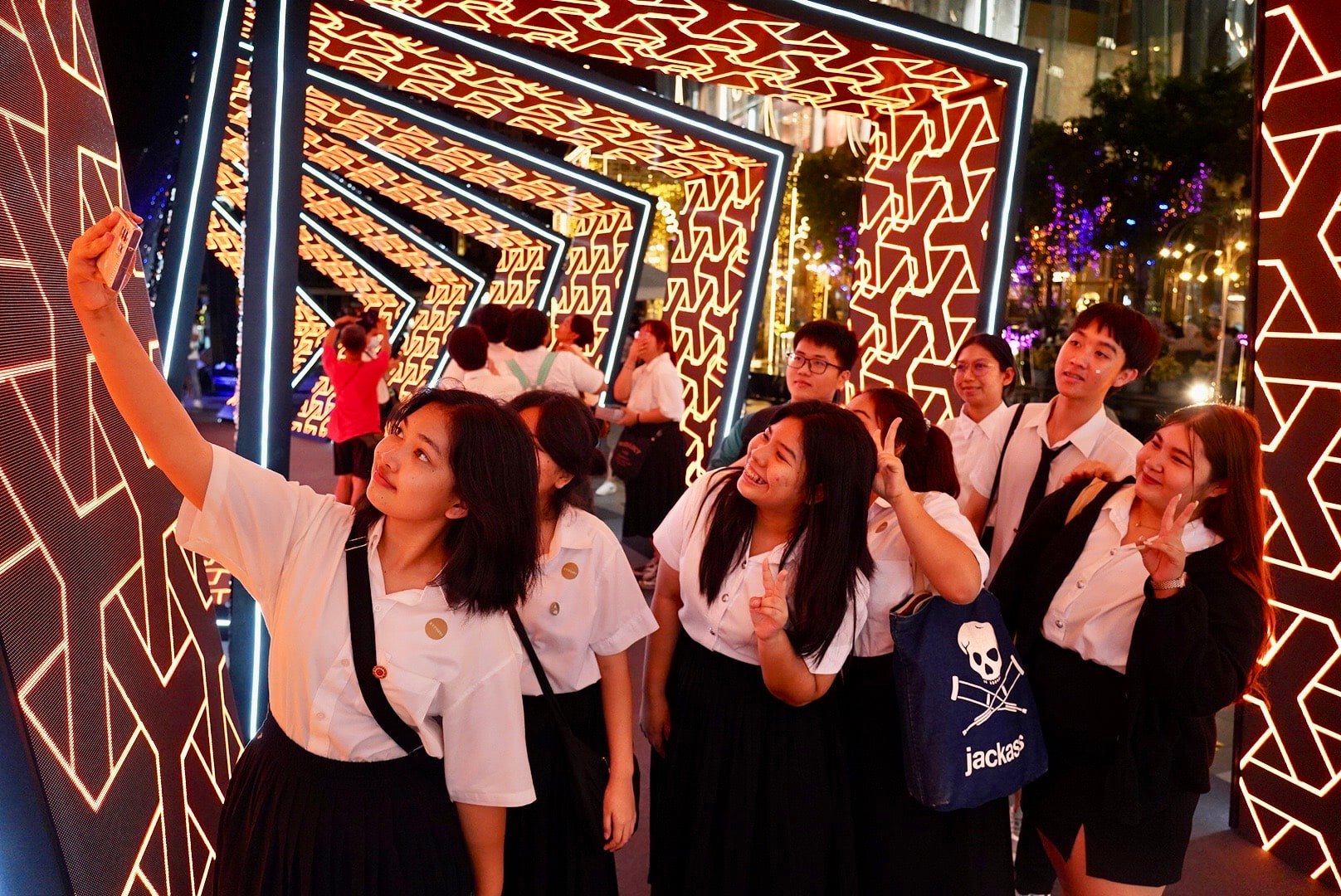 ไอคอนสยาม ต้อนรับศักราชใหม่ ก้าวเข้าสู่ปีมังกรอย่างยิ่งใหญ่ 2024