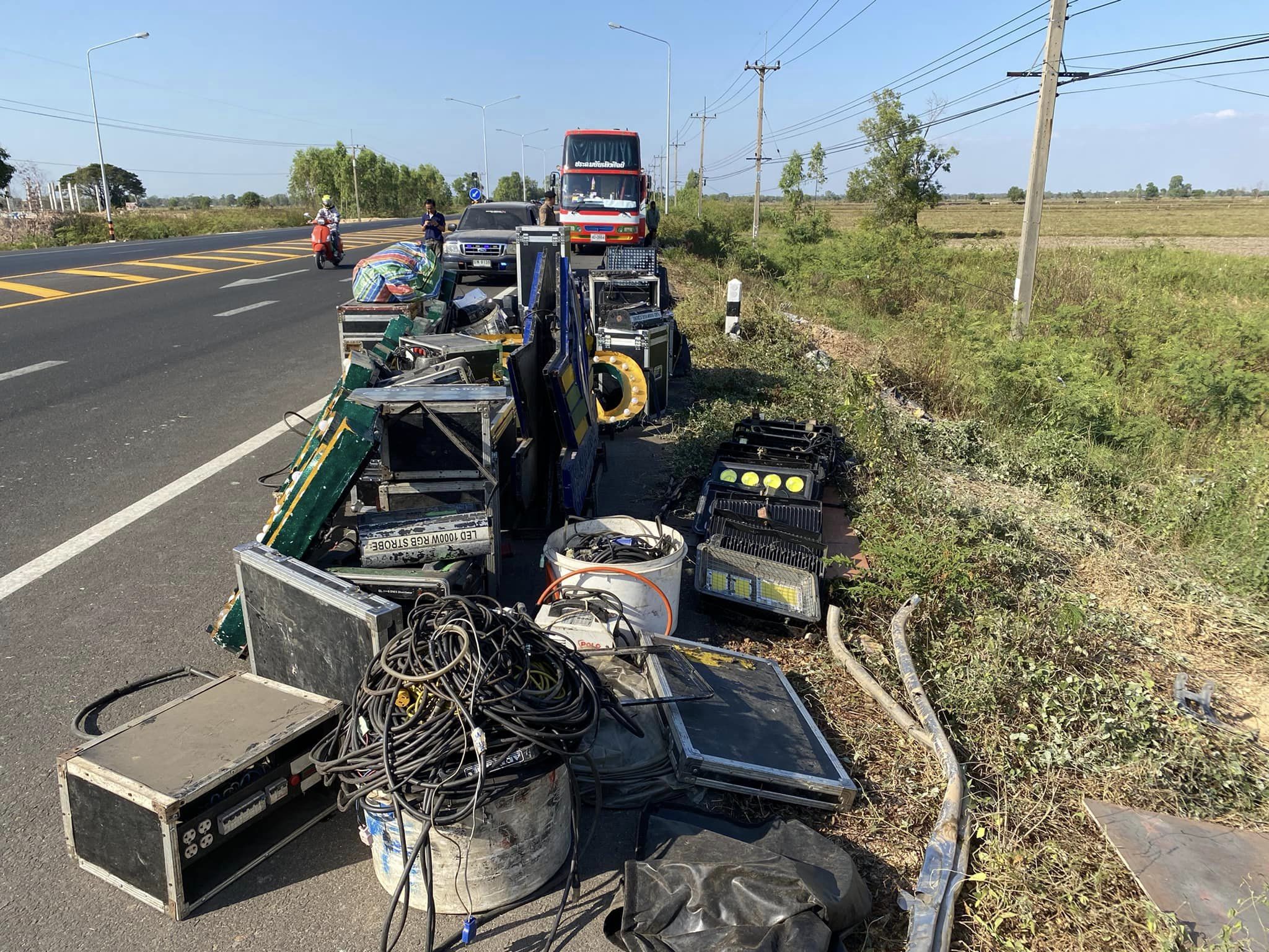 ประถมบันเทิงศิลป์ รถขนเครื่องดนตรีชน