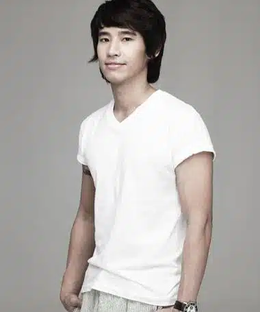 ย้อนดูภาพ "พิธา" สมัยเป็นนายแบบ ก่อนเดินหน้าลงสนามการเมือง