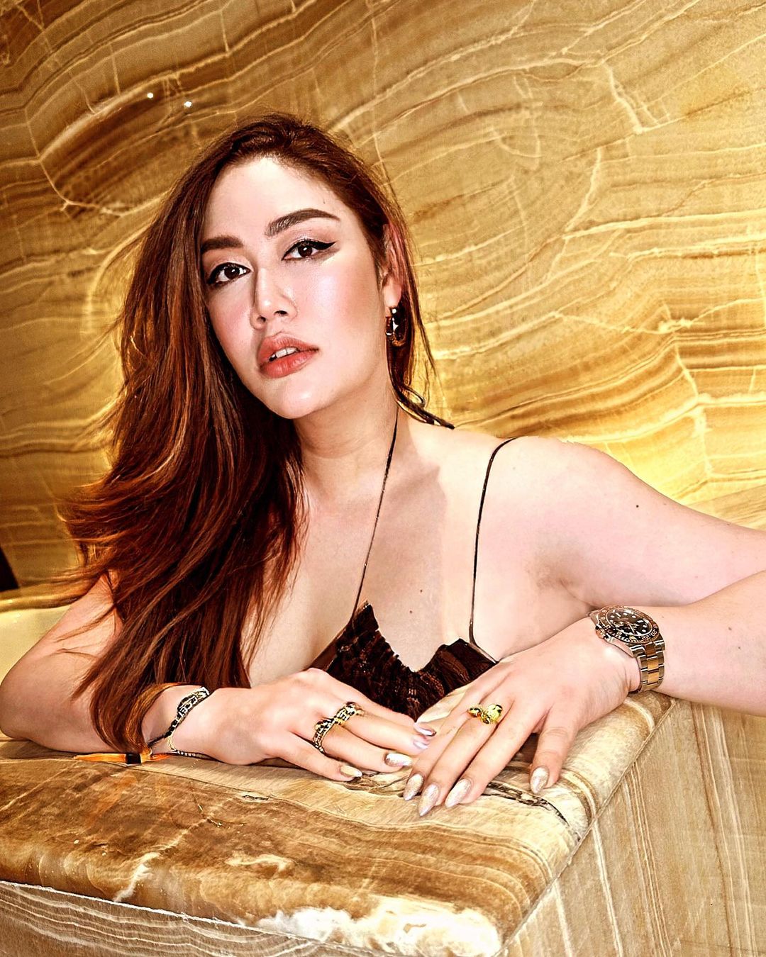 ภาพปัจจุบัน เกล้า น้ำพราว ผจก. ใหม่ ดาวิกา ศัลยกรรมสุดจึ้ง ดาราขยี้ตาทั้งวงการ (6)