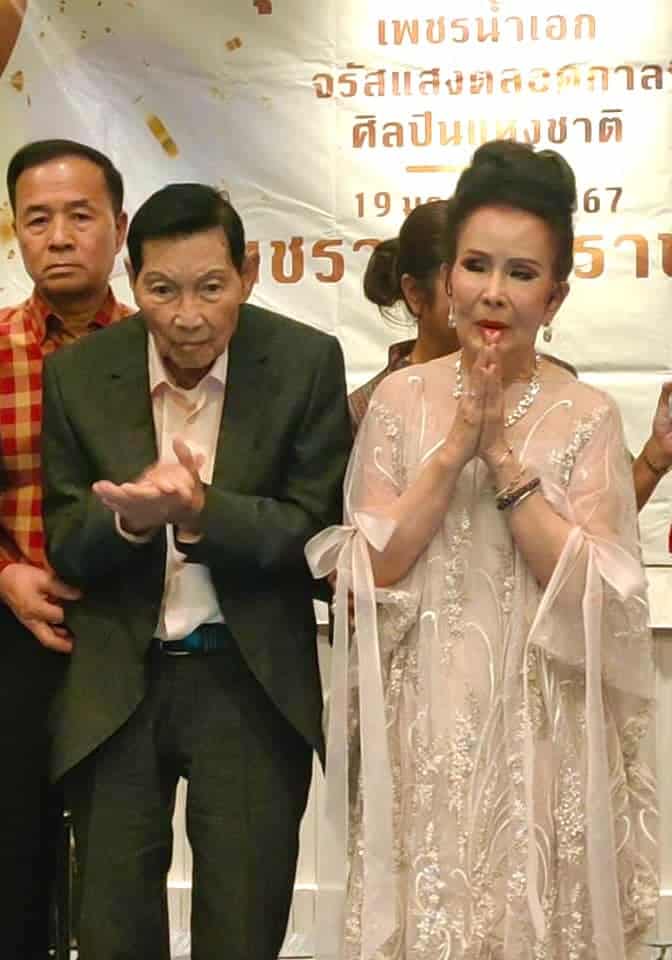 ภาพปัจจุบัน 'เพชรา เชาวราษฎร์' ฉลองวันเกิดปีที่ 81 สวยไม่สร่าง สมเป็นนางเอก