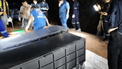 จับพ่อยัดกล่องเหล็ก