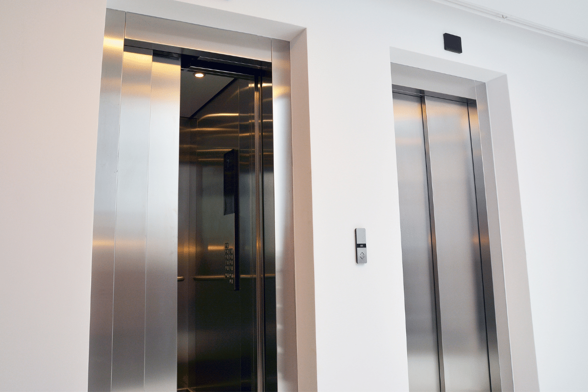 ลิฟท์ค้าง