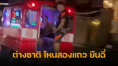 เปิดคลิป ต่างชาติโหนสองแถวภูเก็ต ยืนฉี่ทั้งที่รถวิ่ง ชาวเน็ตเฉ่งยับ