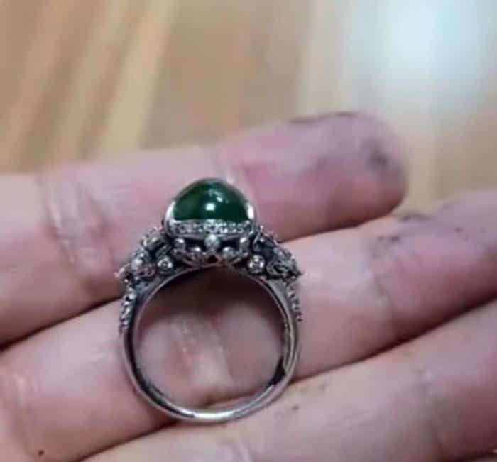 งมแหวนในบ่อโคลน