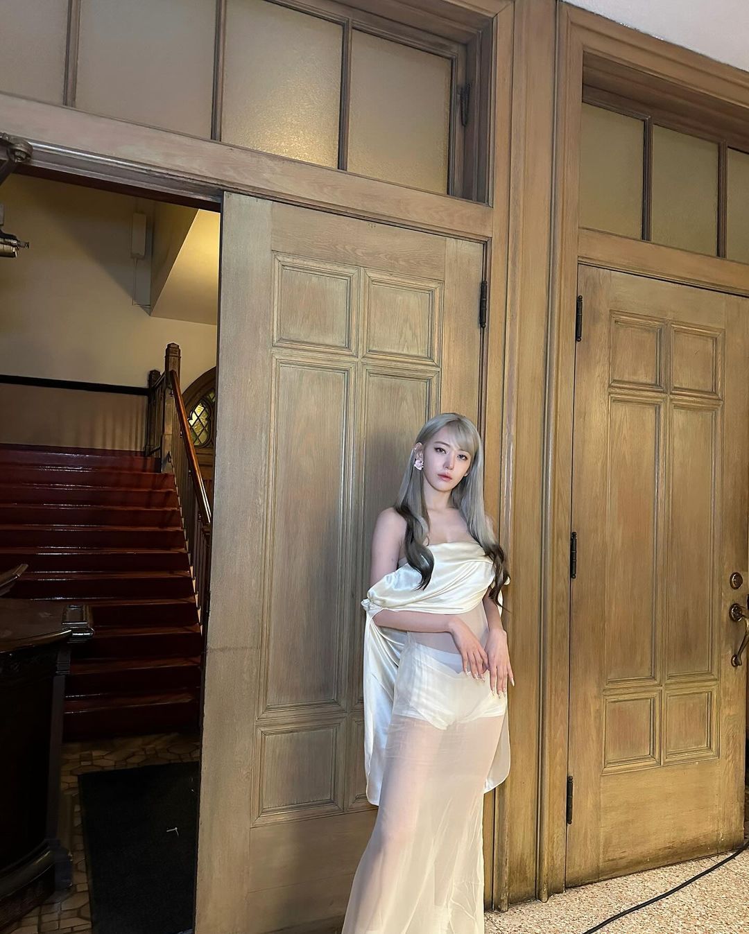 ซากุระ สวมชุดเซ็กซี่เข้าโบสถ์