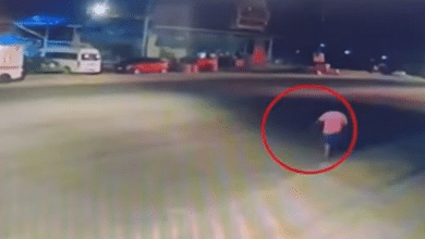 เพื่อนโอ๊ต ชายเสื้อชมพู