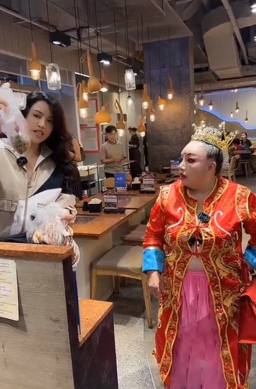 ลีน่าจัง กินบุฟเฟ่ต์