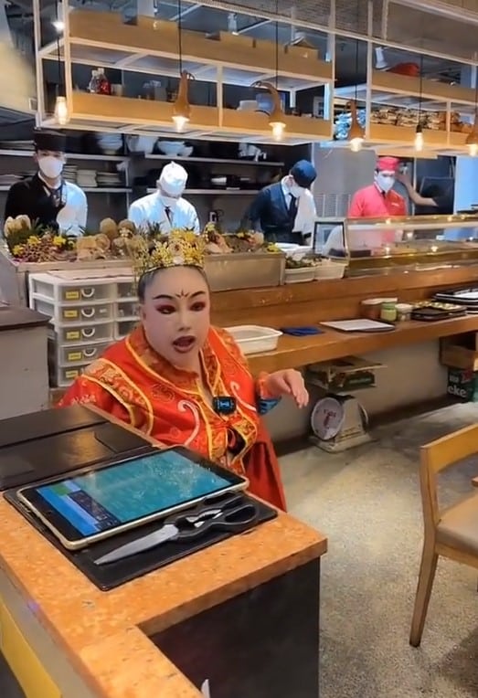 ลีน่าจัง โดนร้านอาหารปรับ