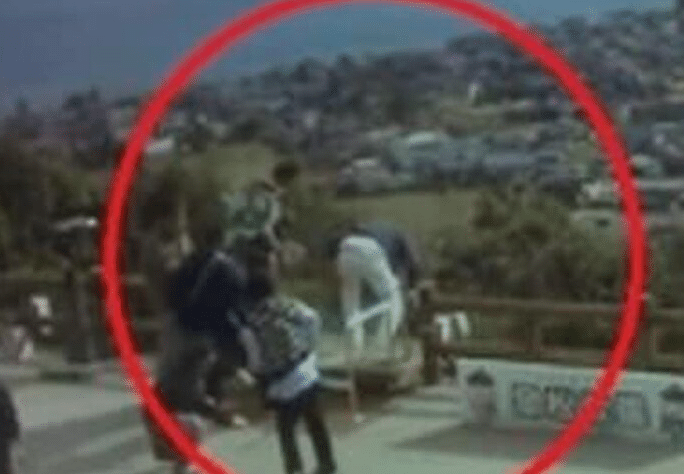 หวิดไม่รอด ชายวัย 50 ปี ถูกเพื่อนถีบ ตกหน้าผาสูง 15 เมตร ณ จุดชมวิวในญี่ปุ่น