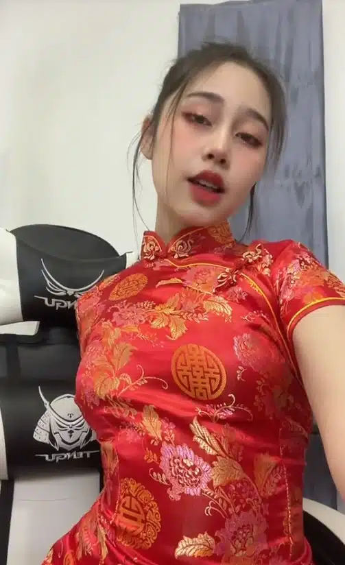 น้องไข่เน่าชุดตรุษจีน 2024