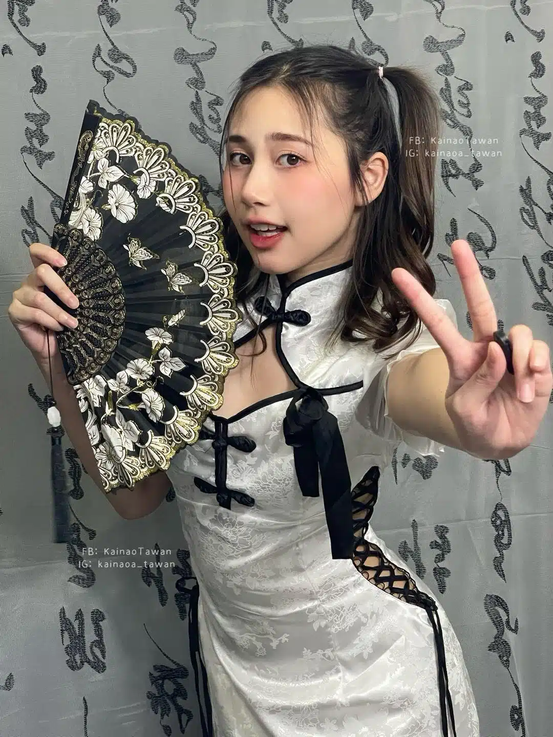 น้องไข่เน่าชุดตรุษจีน กี่เพ้าสีขาว