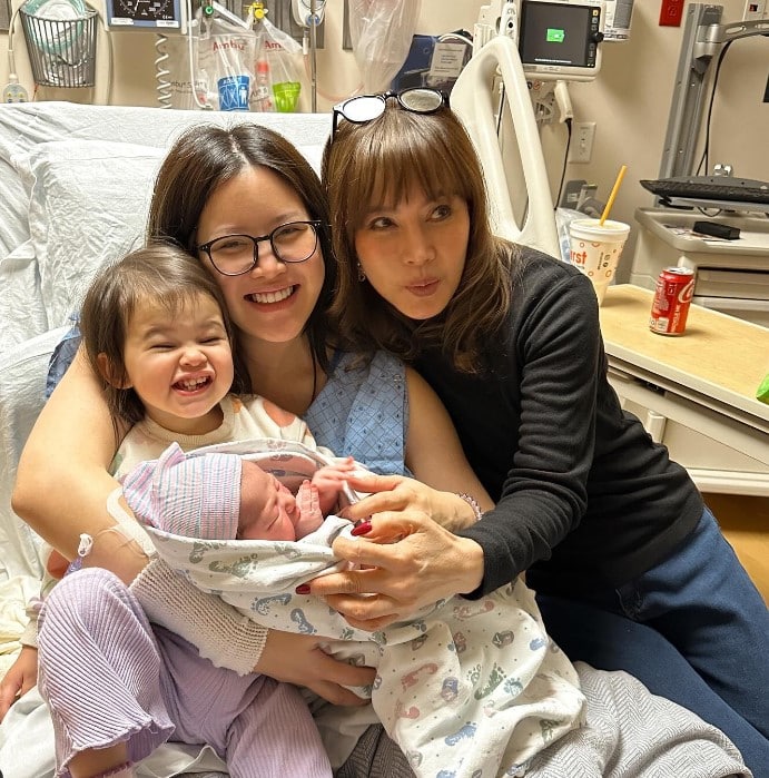 หญิง พลอยชมพู คลอดลูกคนที่ 2