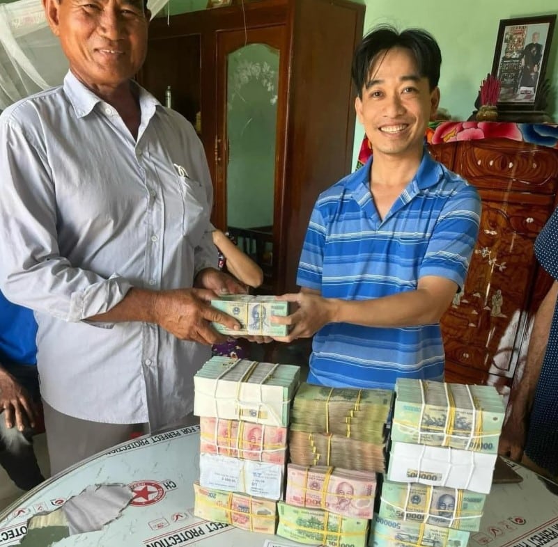 หนุ่มช่วยหญิงชรา ถูกลอตเตอรี่เงินล้าน