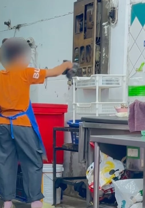 หนุ่มโพสต์คลิป ร้านย่านดัง แช่แก้วกับหลอดเสิร์ฟใหม่